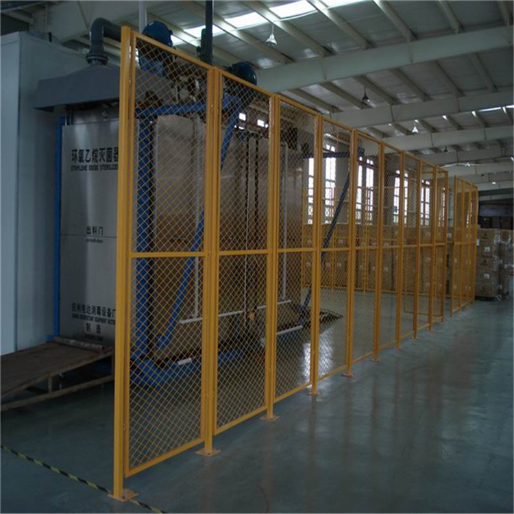 車間用隔離鐵絲網(wǎng)、倉(cāng)庫(kù)防護(hù)網(wǎng)、車間護(hù)欄網(wǎng)